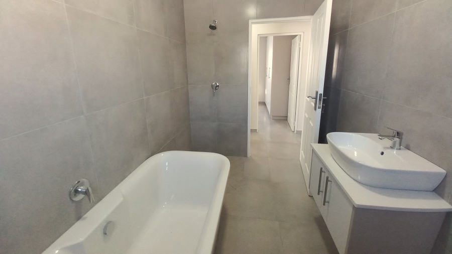 3 Bedroom Property for Sale in Brittania Beach Estate Western Cape
